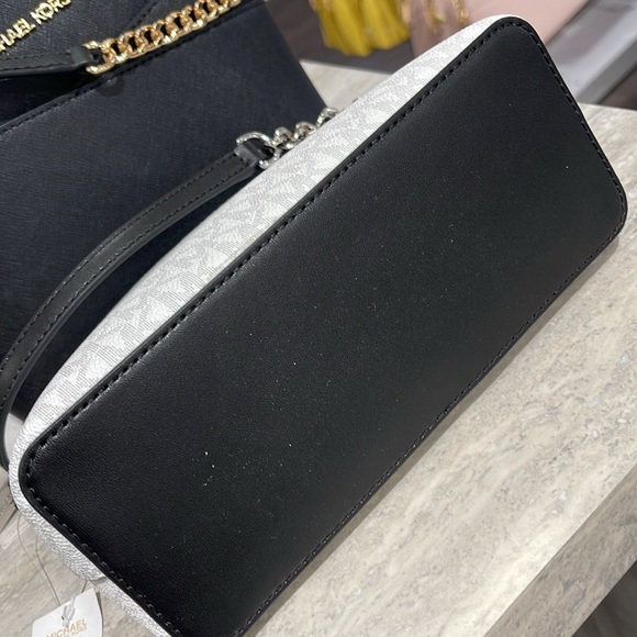 Michael Kors Jet Set Travel Color-Block Signature Logo Crossbody Bag
Optic White - Picture 6 of 16